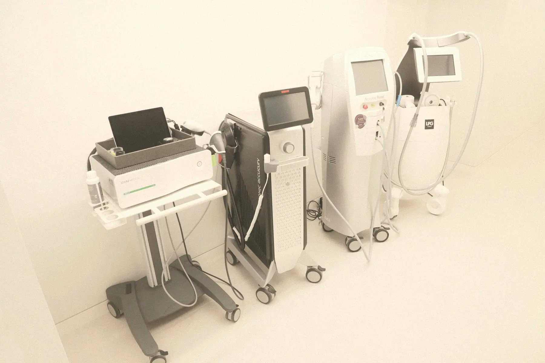 베이의원 치료기기 — STORZ ESWT, ACCUCURV, ACCENT PRIME, LPG ENDERMOLOGIE